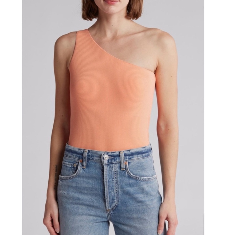 NWOT Vici Carlotta One Shoulder Bodysuit - Peach - Size Small